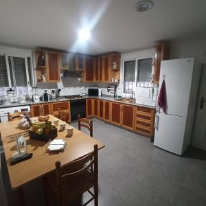 Kuchyň nebo kuchyňský kout v ubytování Casa Sol y montaña-habitaciones
