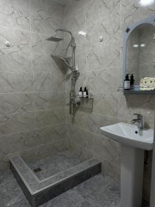 Bany a Apartment in Kobuleti with mountain view