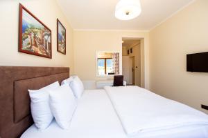 Llit o llits en una habitació de Hotel Opera Jaz