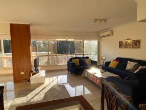 A seating area at Lovely gorgeous apartment among green Maadi