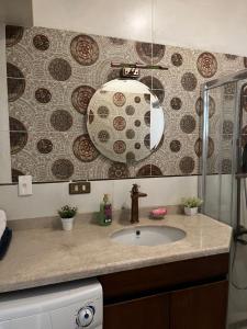 A bathroom at Lovely gorgeous apartment among green Maadi