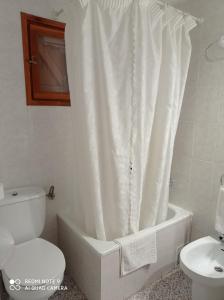 Vonios kambarys apgyvendinimo įstaigoje Casa Rural Felip