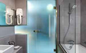 Koupelna v ubytování Kos Aktis Art Hotel