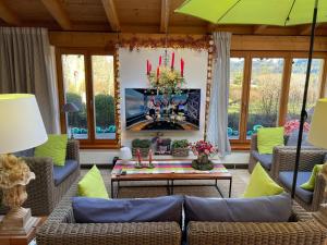 a living room with a couch and a table at Studioatelier am Naturschutzgebiet in Dietramszell