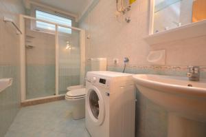 Koupelna v ubytování Appartamenti Torre Del Sole + 23 fotografií