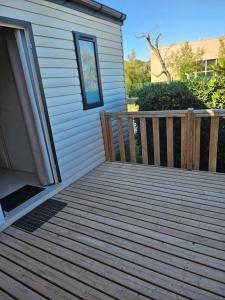 Το κτήριο όπου στεγάζεται  το κάμπινγκ +6 φωτογραφίες