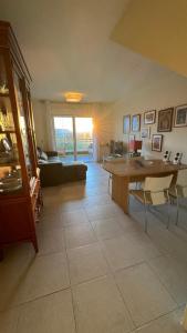 Fotografia z galérie ubytovania Penthouse in Albir with Sea Views, 100m from Beach v destinácii Albir
