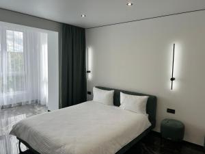 מיטה או מיטות בחדר ב-Люкс апартаменти в ЖКАрена
