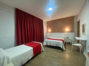 Postel nebo postele na pokoji v ubytování Hostal Sonia Granada