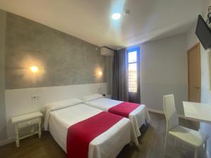Postel nebo postele na pokoji v ubytování Hostal Sonia Granada