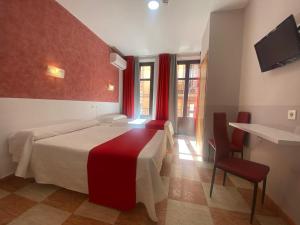 Postel nebo postele na pokoji v ubytování Hostal Sonia Granada
