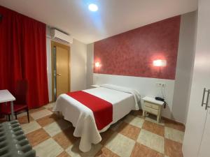 Postel nebo postele na pokoji v ubytování Hostal Sonia Granada