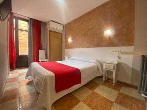 Postel nebo postele na pokoji v ubytování Hostal Sonia Granada