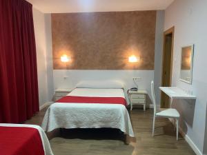 Postel nebo postele na pokoji v ubytování Hostal Sonia Granada