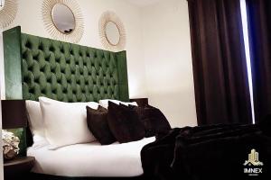Ένα ή περισσότερα κρεβάτια σε δωμάτιο στο 2BR Luxury Flat Belfast City Centre , free snacks & free Netflix