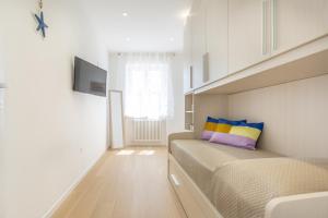 a small bedroom with a bed and a window at Casa Morena in Francavilla al Mare
