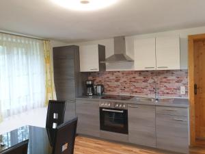 Kuchyň nebo kuchyňský kout v ubytování ferienhausfindling St.Lambrecht + 28 fotografií