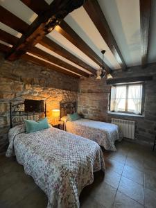 Postel nebo postele na pokoji v ubytování El currillo preciosa casa rural al lado cabarceno