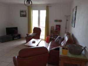 a living room with a couch and a table at Maison 6 personnes Billom in Billom