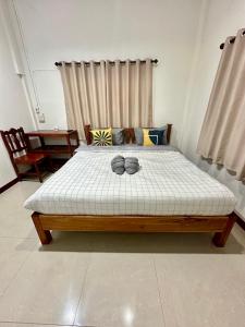 a bedroom with a bed in a room at บ้านคุณโต้ง เชียงคาน BaanKhunTong ChiangKhan in Chiang Khan