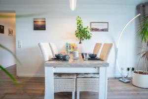 Galeriebild der Unterkunft SmartFewo Apartment Sauna Balkon Parkplatz in Bad Zwischenahn + 10 Fotos