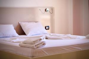 Postel nebo postele na pokoji v ubytování Mucobega Hotel