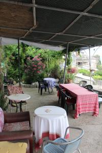 Zahrada ubytování Vila Karagjozi + 5 fotografií