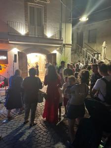 a group of people standing around in a crowd at B&B Palazzo Bruni - Dimora di Mare in Marina di San Vito