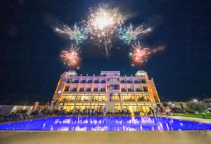 Бассейн в Mc Palace Hotel Spa & Convention или поблизости