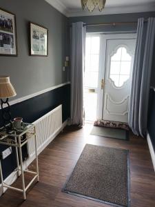 Postel nebo postele na pokoji v ubytování graiguenamanagh Homestay