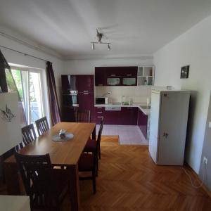Kuchyň nebo kuchyňský kout v ubytování Apartments Jakovljevic
