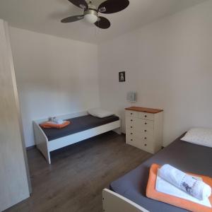 Postel nebo postele na pokoji v ubytování Apartments Jakovljevic