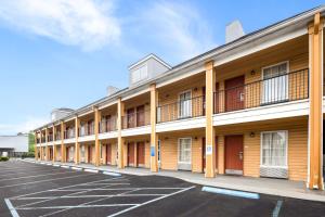an empty parking lot in front of a building at Quality Inn Decatur River City in Decatur