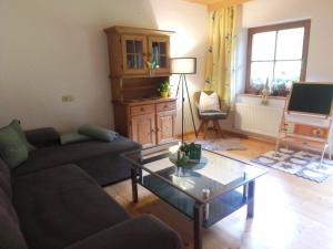 Posezení v ubytování Ferienwohnung Hinterschwarzenberg