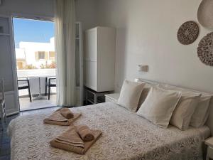 A bed or beds in a room at Vavanos Studios