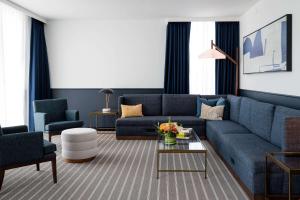 Posezení v ubytování Cambria Hotel Boston Somerville