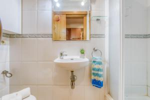 Et badeværelse på Casa Puig Rom 40 Roses - Immo Barneda + 25 billeder