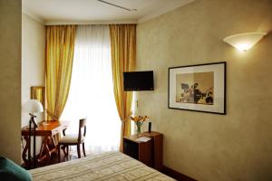 TV a/nebo společenská místnost v ubytování Hotel Negresco
