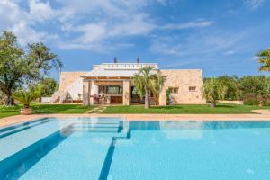 Bazén v ubytování Villa Gli Arcangeli nebo v jeho okolí