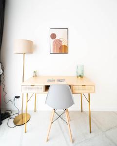 a desk with a chair and a lamp at Bordeaux cosy home in Bordeaux