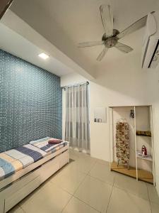 a bedroom with a bed and a ceiling fan at Allure - Casa Kayangan Meru Ipoh by GOSWELL in Ipoh