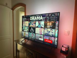 Televisyen dan/atau pusat hiburan di B&B Monroe