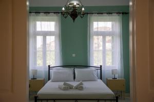 Ένα ή περισσότερα κρεβάτια σε δωμάτιο στο Cheloni Manor House