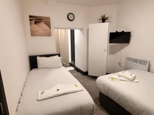 Postel nebo postele na pokoji v ubytování Ivy House Hotel