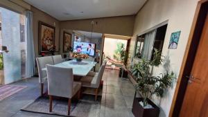 Μια τηλεόραση ή/και κέντρο ψυχαγωγίας στο Casa Jardim