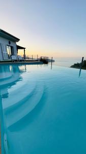 Basen w obiekcie Villa Los Altos, La Herradura, Almuñecar lub w pobliżu