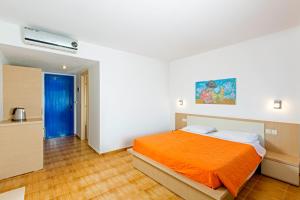 Postel nebo postele na pokoji v ubytování Ekaterini Hotel