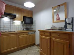 Kuchyňa alebo kuchynka v ubytovaní Confortable 2 Pièces + Cabine pour 4 Personnes au Centre-Ville, Terrasse, Proche Navettes - FR-1-458-169