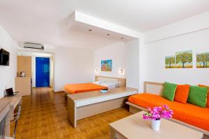 Postel nebo postele na pokoji v ubytování Ekaterini Hotel