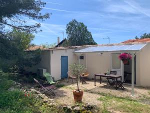 Το κτήριο όπου στεγάζεται  το διαμέρισμα